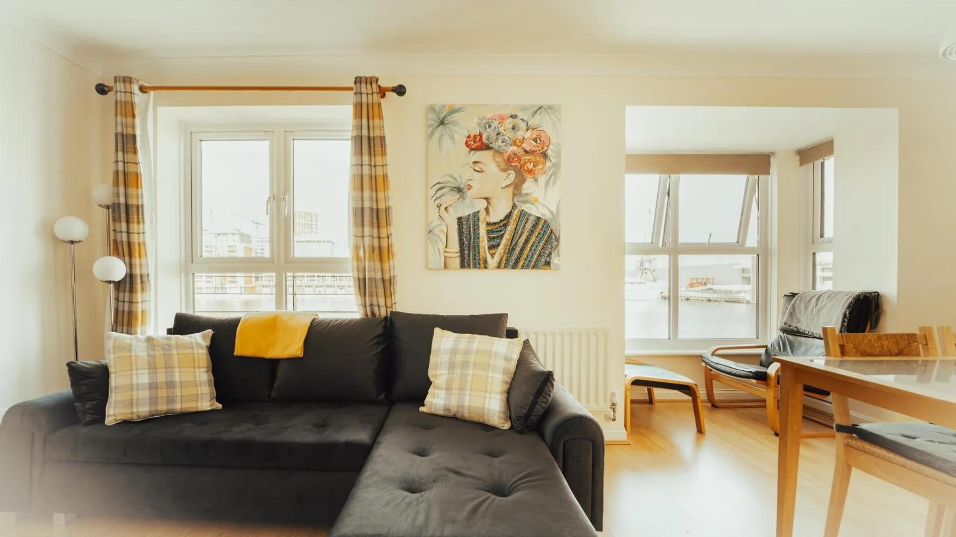 Apartment Luxury Riverview Apartment: Excel & Canary Wharf Proximity London United Kingdom