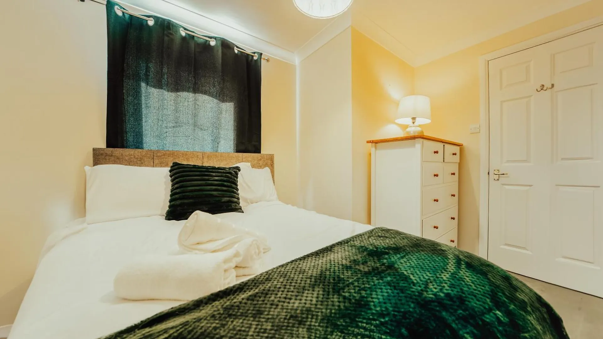Luxury Riverview Apartment: Excel & Canary Wharf Proximity London United Kingdom