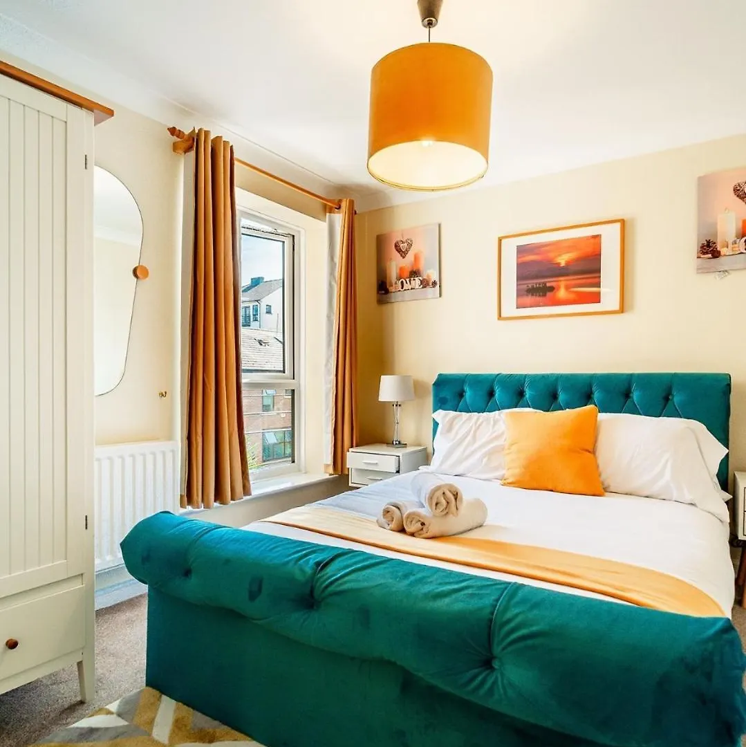 Luxury Riverview Apartment: Excel & Canary Wharf Proximity London 0*,